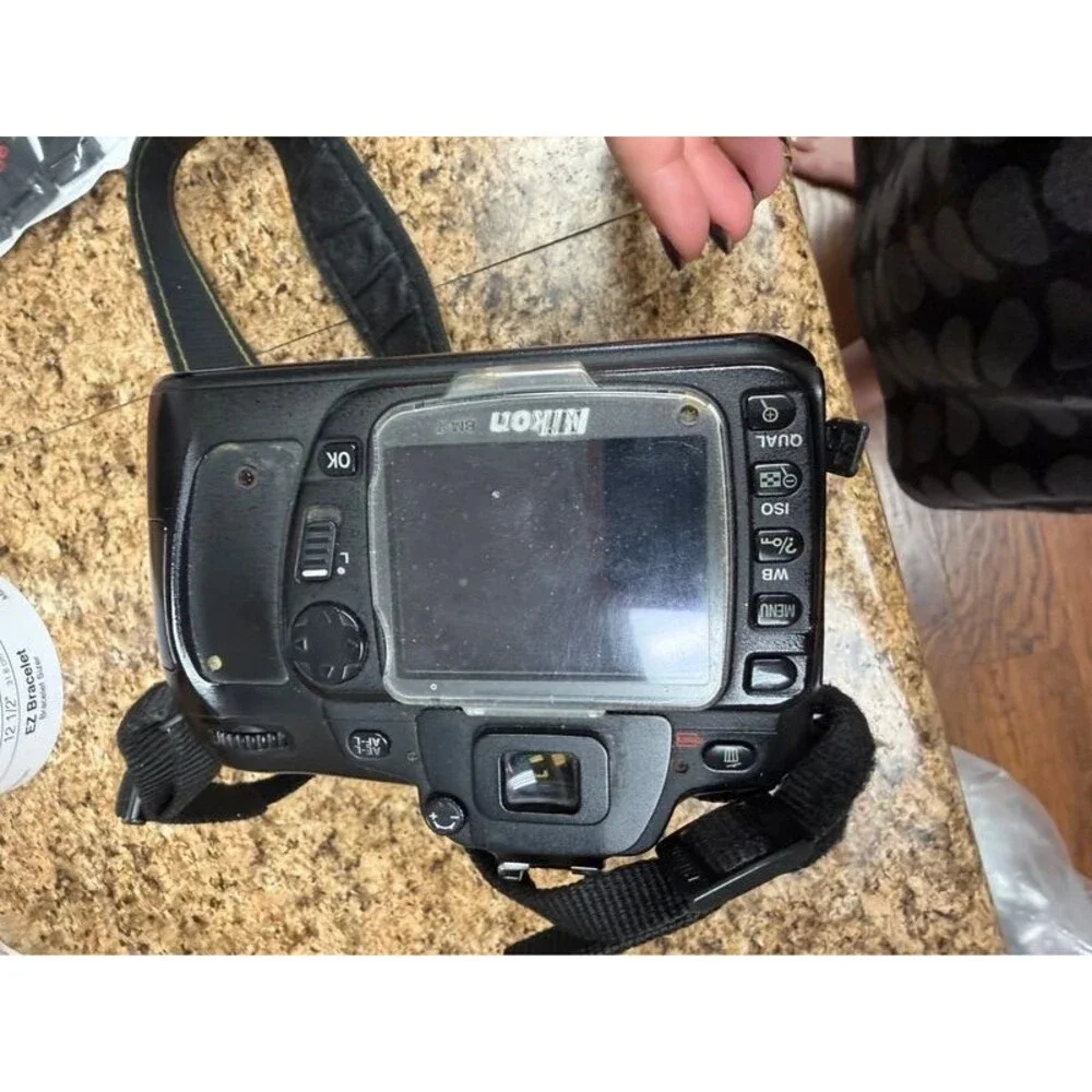 Nikon D80 DSLR Camera w/ AF-S DX 18-55mm VR Lens Tiffen Filter Untested